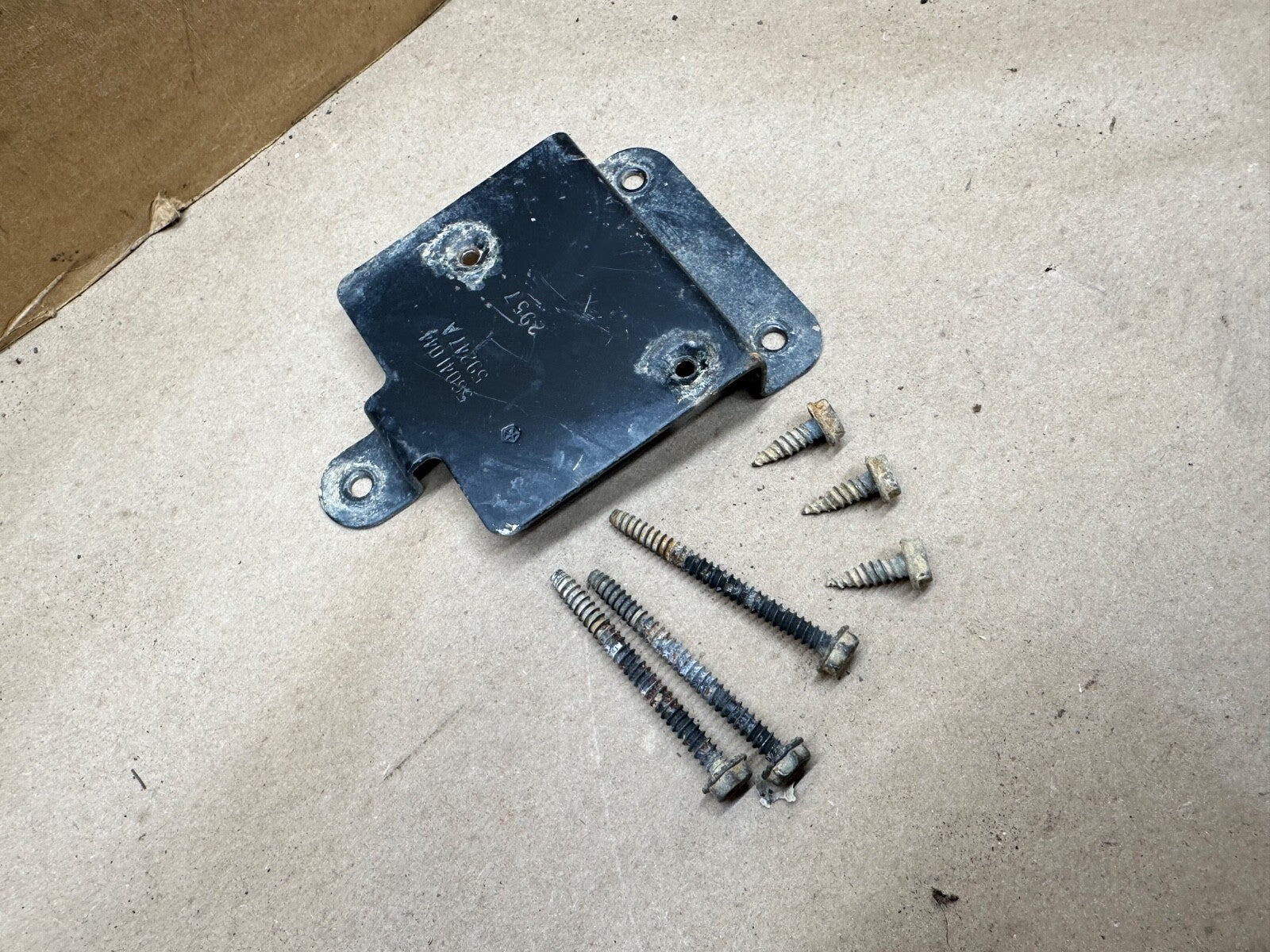 96-01 Jeep Cherokee XJ ECM ECU Computer Mounting Bracket PCM Under Hood OE SCREW