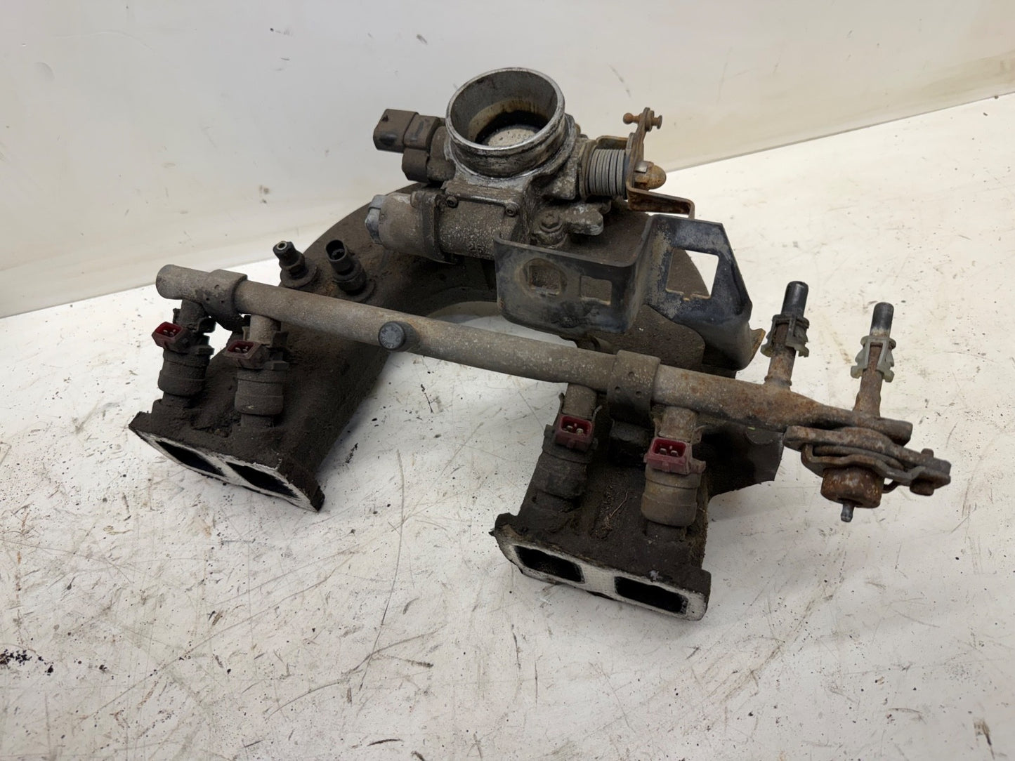 91-95 Jeep Wrangler YJ 2.5 L 4 Cyl Intake Manifold Fuel Rail Throttle Body OEM