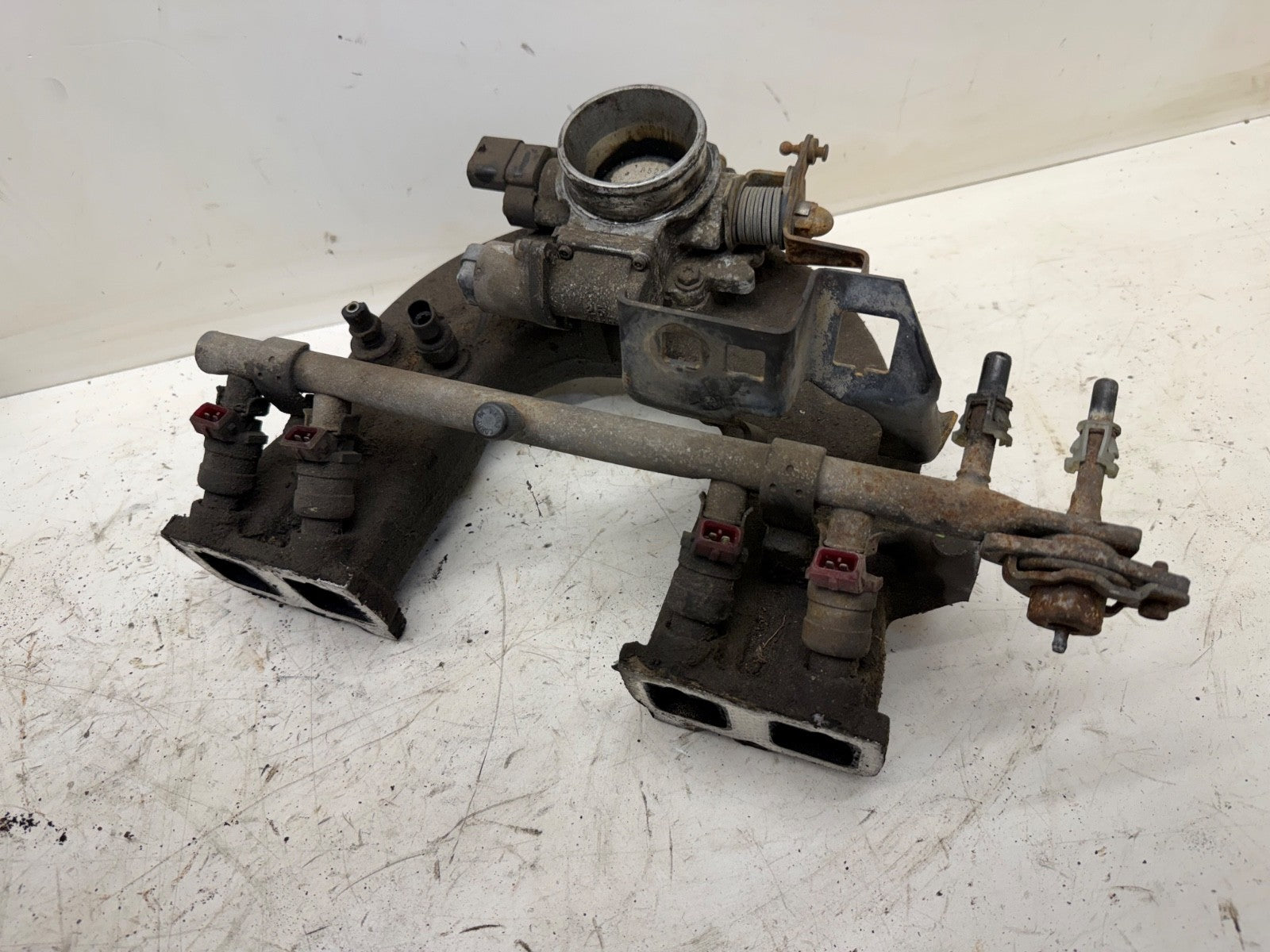 91-95 Jeep Wrangler YJ 2.5 L 4 Cyl Intake Manifold Fuel Rail Throttle Body OEM