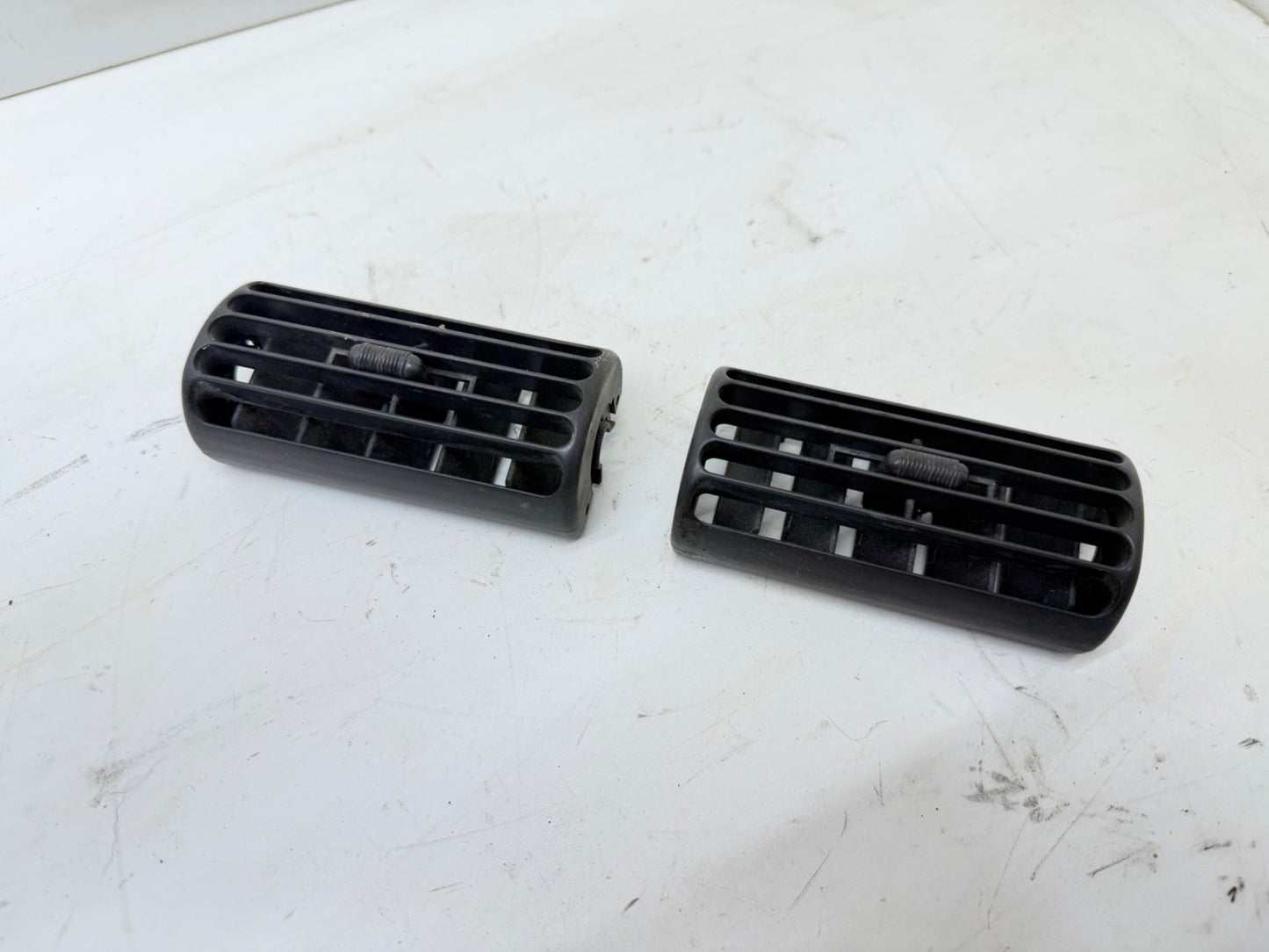 Jeep Wrangler TJ 97-06 OEM Center Dash Vents Louver Outlet Driver Passenger PAIR