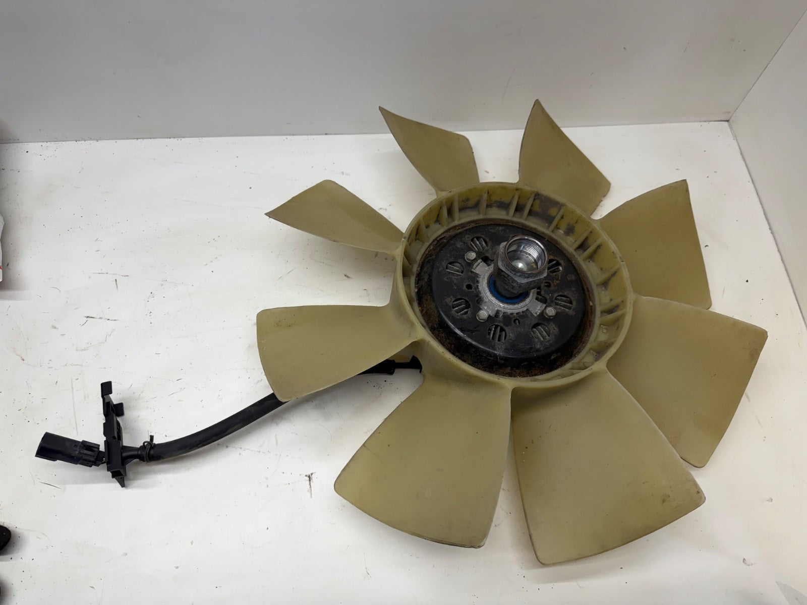 OEM 11-16 Ford F250 F350 6.2L Radiator Cooling Fan Clutch Assembly BC34-8A616-EJ