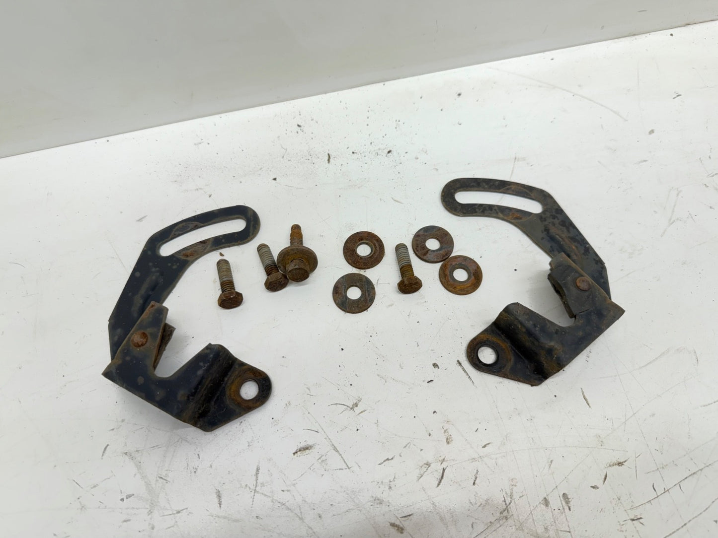 97-02 Jeep TJ Wrangler BACK SEAT BRACKETS FENDER WELL Side Rear Bracket L R OEM