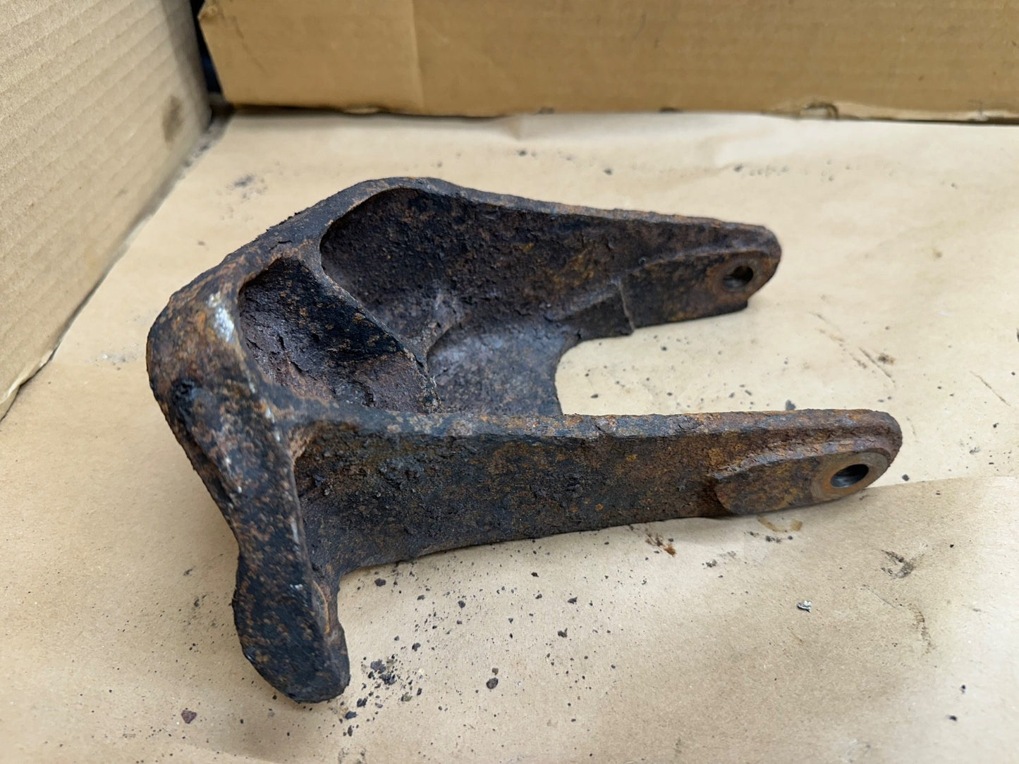 87-98 Jeep Wrangler YJ TJ Engine Mount Bracket Driver Side 8952002441 Left 4.0L