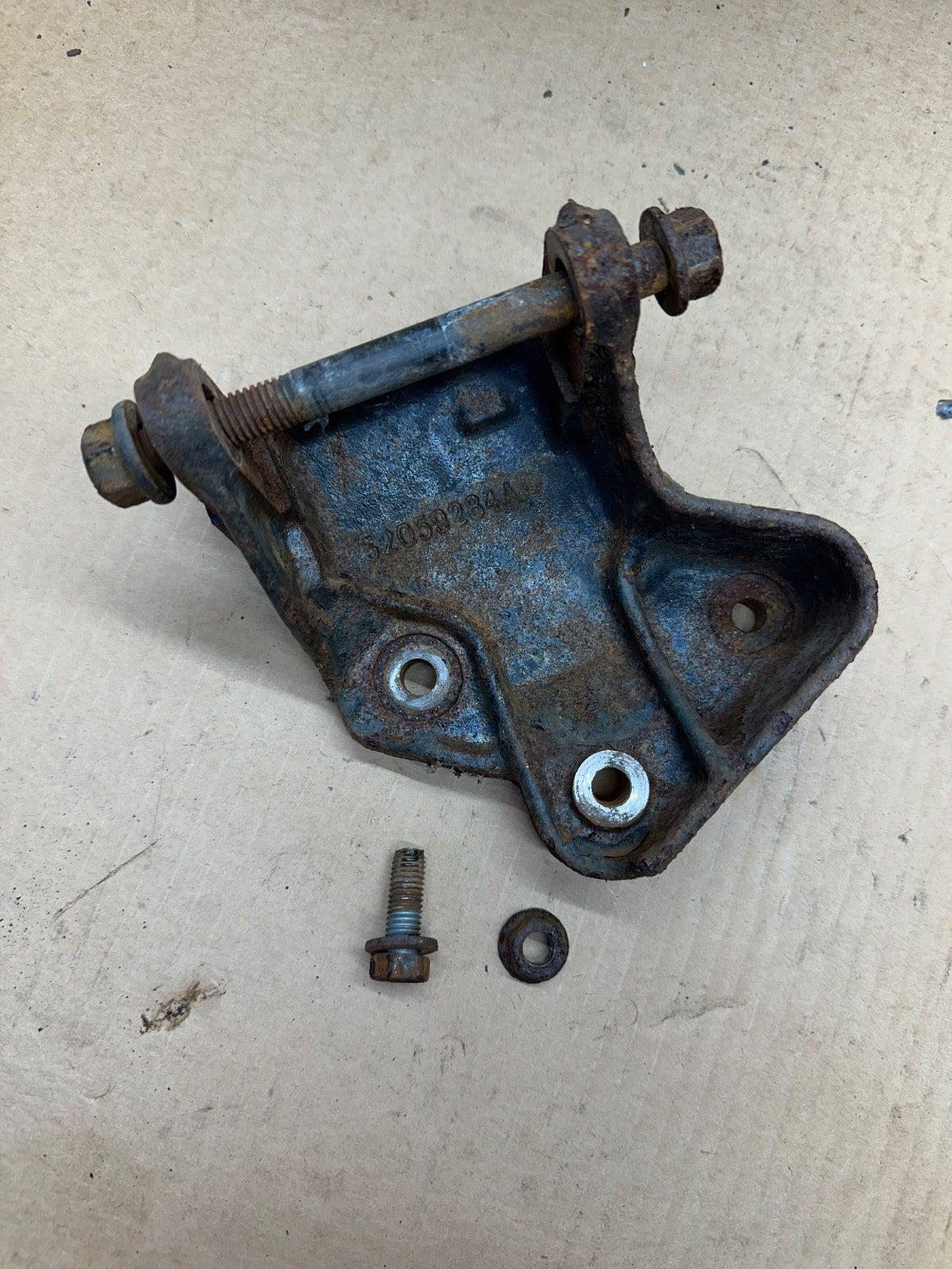 00-06 TJ Jeep Wrangler 4.0 Engine Motor Mount Bracket Left Drivers 52059284AC OE