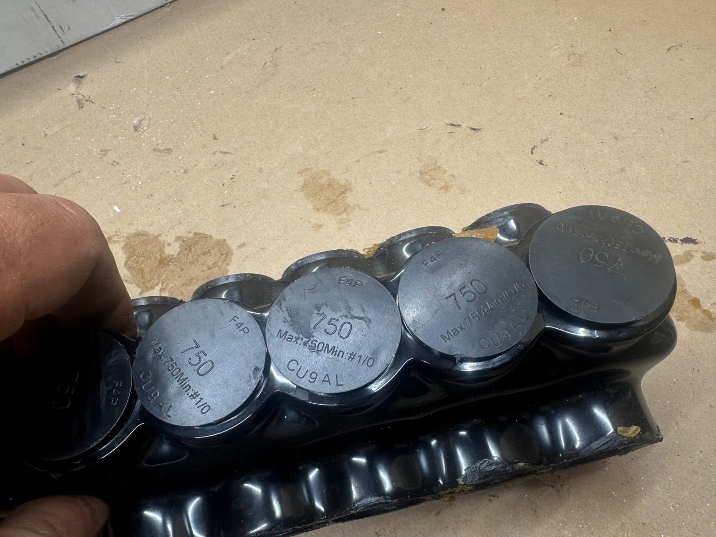 F4P IL750-10 750 MCM 10 Black PVC Insulated Lug UV BLACK MULTI-TAP 750-10 Lugs
