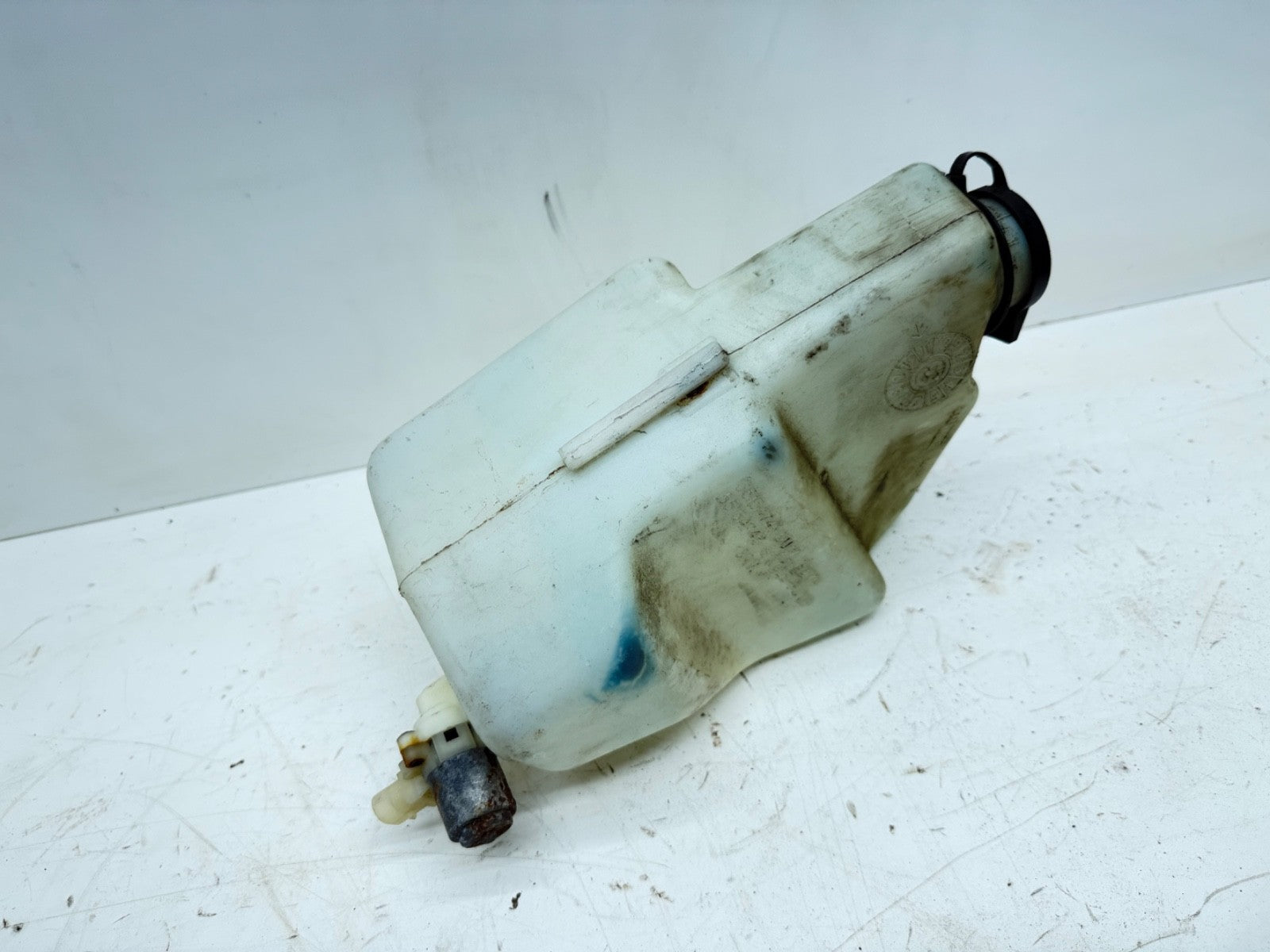 Jeep Wrangler YJ 91-95 Windshield Washer Fluid Reservoir Bottle 1 Single Pump OE