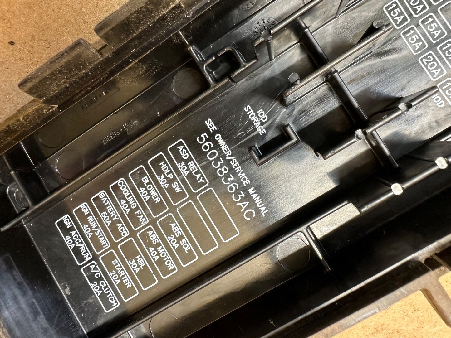 Jeep Cherokee XJ 97-01 Power Distribution Fuse Box Block Lid Cover Underhood OEM