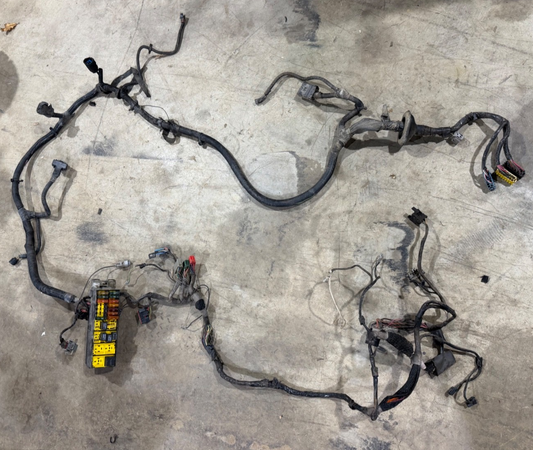 97 Jeep TJ Wrangler Fusebox Under Hood Fuse box Engine Wire Harness Block 97