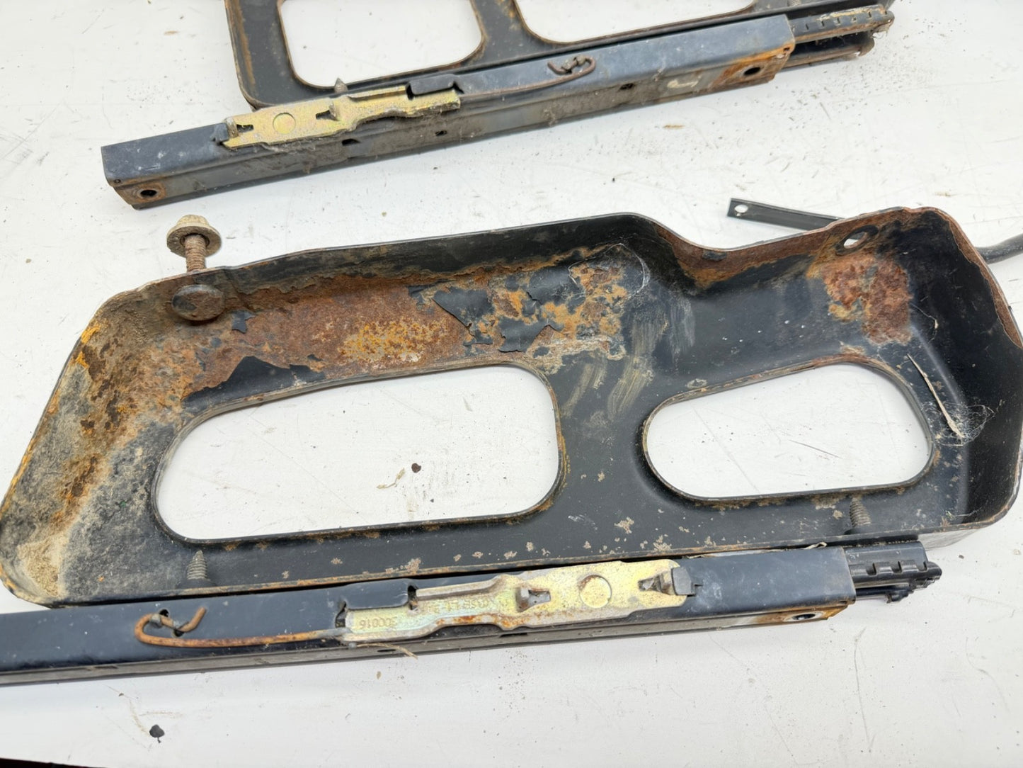 91-95 Driver Side Left Jeep Wrangler YJ Front SEAT MOUNT BRACKET Slider Mounting