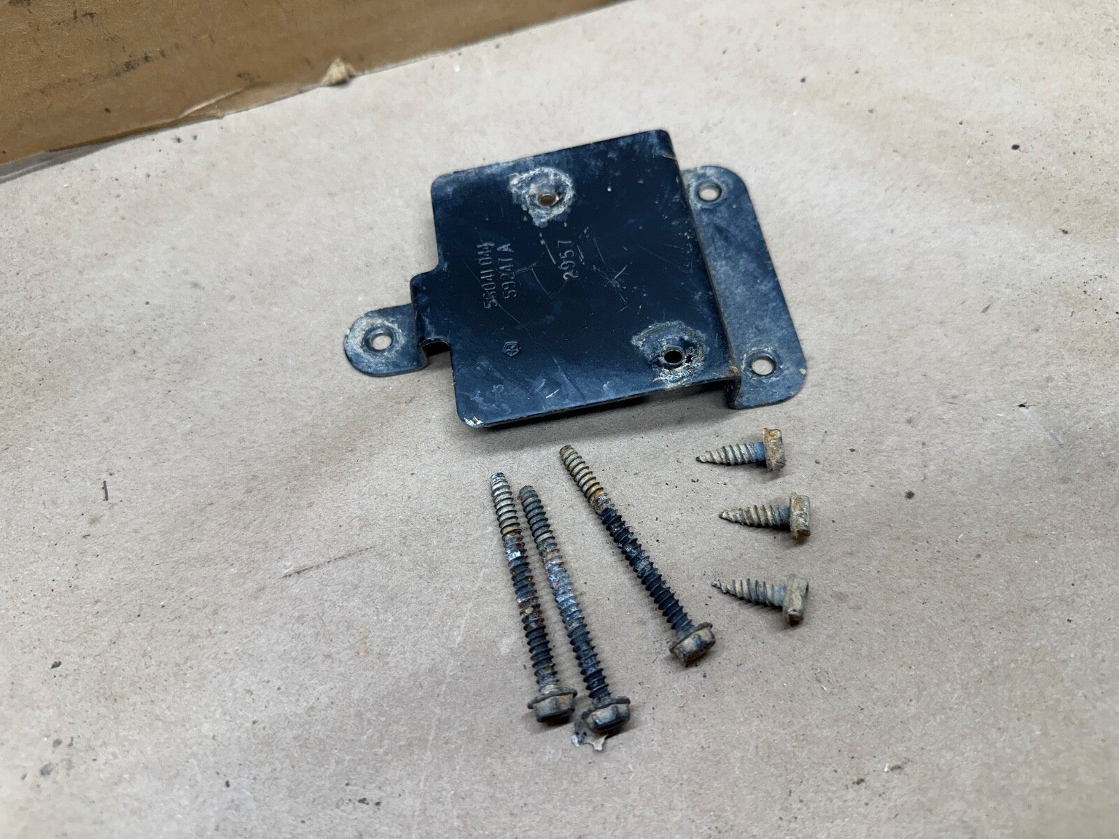 96-01 Jeep Cherokee XJ ECM ECU Computer Mounting Bracket PCM Under Hood OE SCREW
