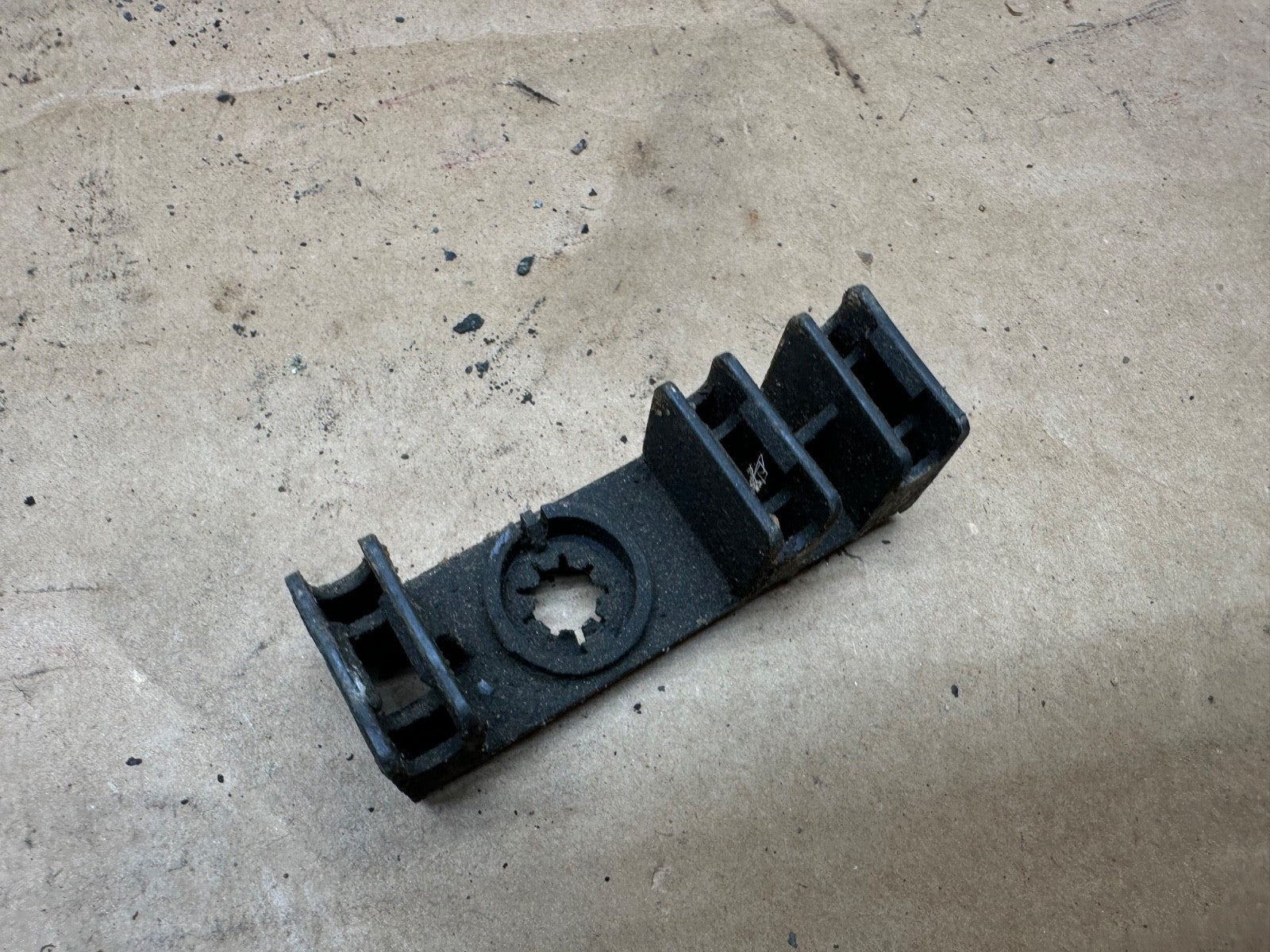 6 CYL 91-95 Jeep Wrangler YJ 4.0 Valve Cover CABLE GUIDE Clip Bracket Throttle