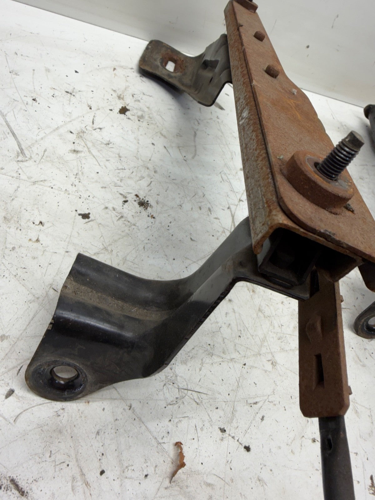 96-01 Jeep Cherokee XJ Front Passenger Seat Track Slider Riser Bracket Right