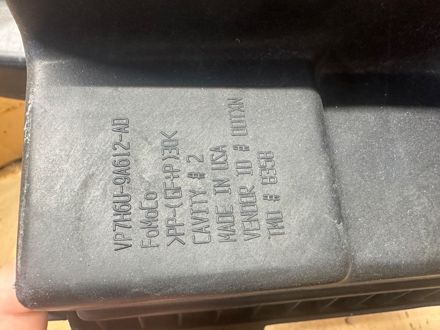 2007-2009 LINCOLN MKZ 3.5L AIR CLEANER BOX OEM VP7H6U-9A612-AD Lower Half Filter