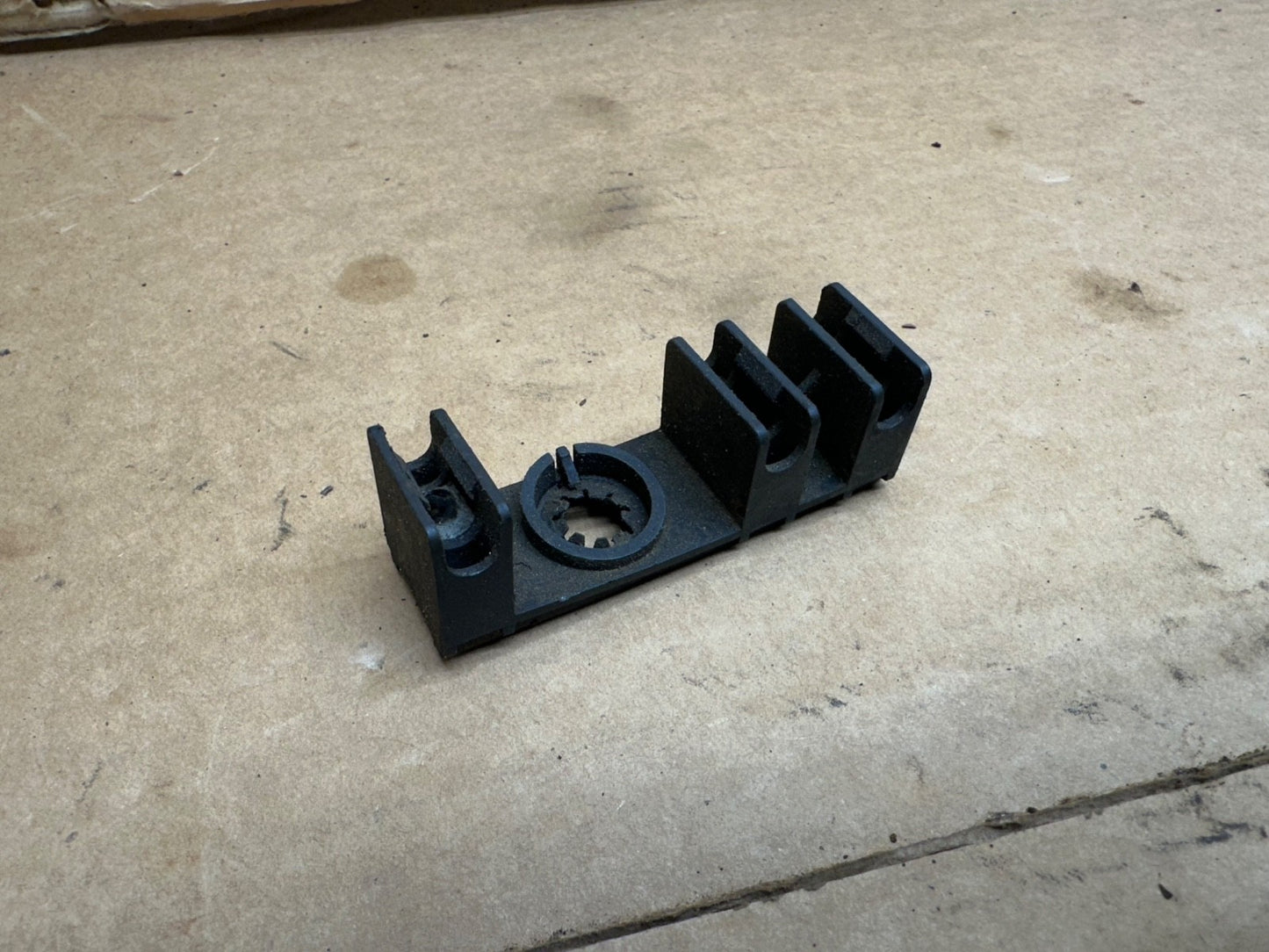 6 CYL 91-95 Jeep Wrangler YJ 4.0 L Valve Cover CABLE GUIDE Clip Bracket Throttle