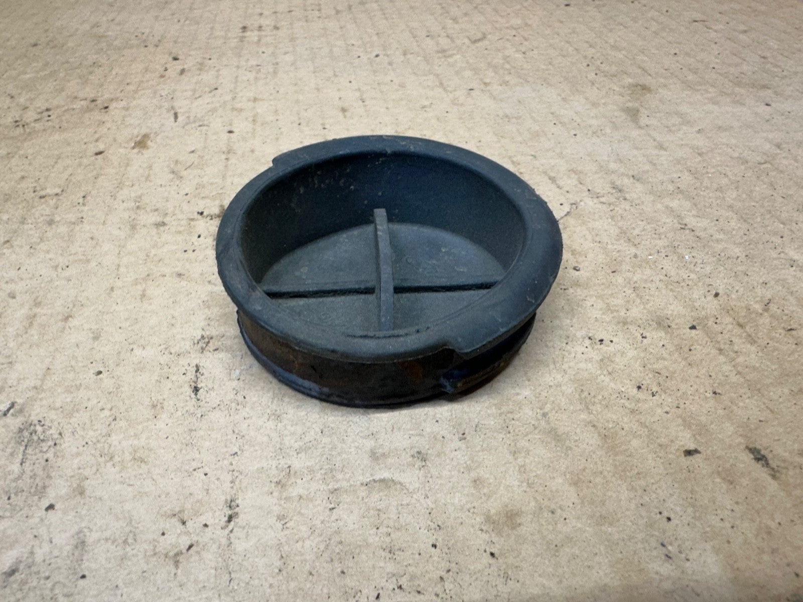 03-25 Genuine Ford Cover F65Z6C070AB Block Opening Seal Rubber OEM 4r75 4r100