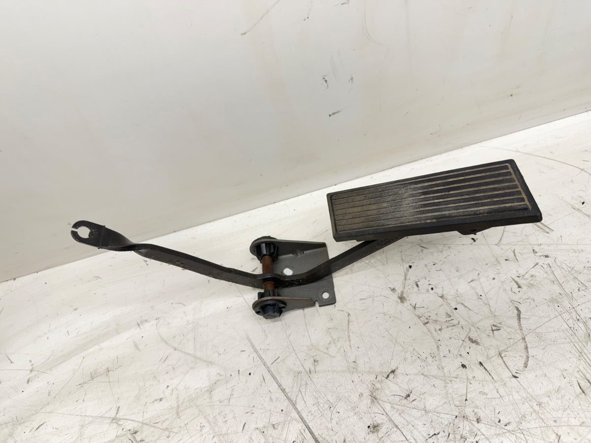 97-01 Throttle Pedal Assembly Jeep Cherokee XJ 1997-2001 52079206-XJ-LHD Gas OEM