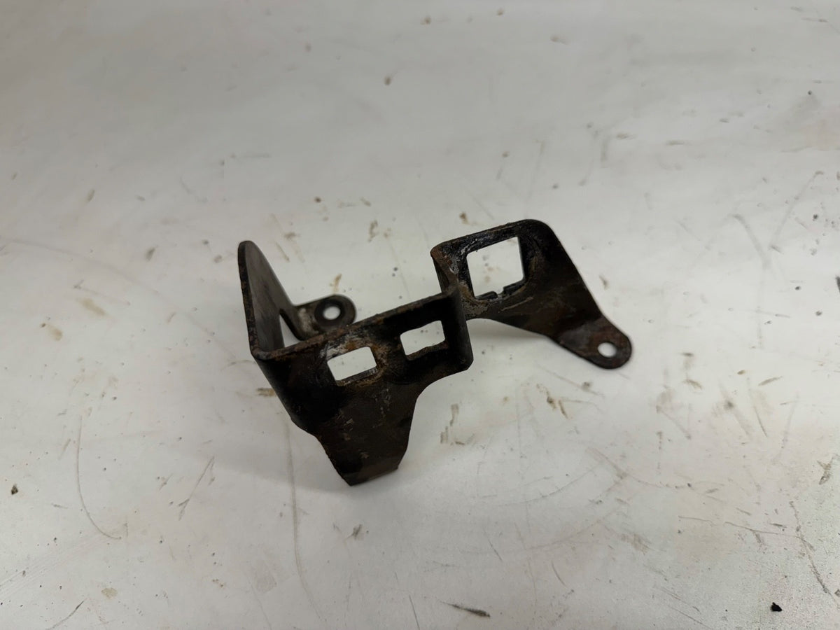 91-02 Jeep Wrangler TJ 4.0 L Throttle Cable Bracket Kickdown Mount OEM Factory