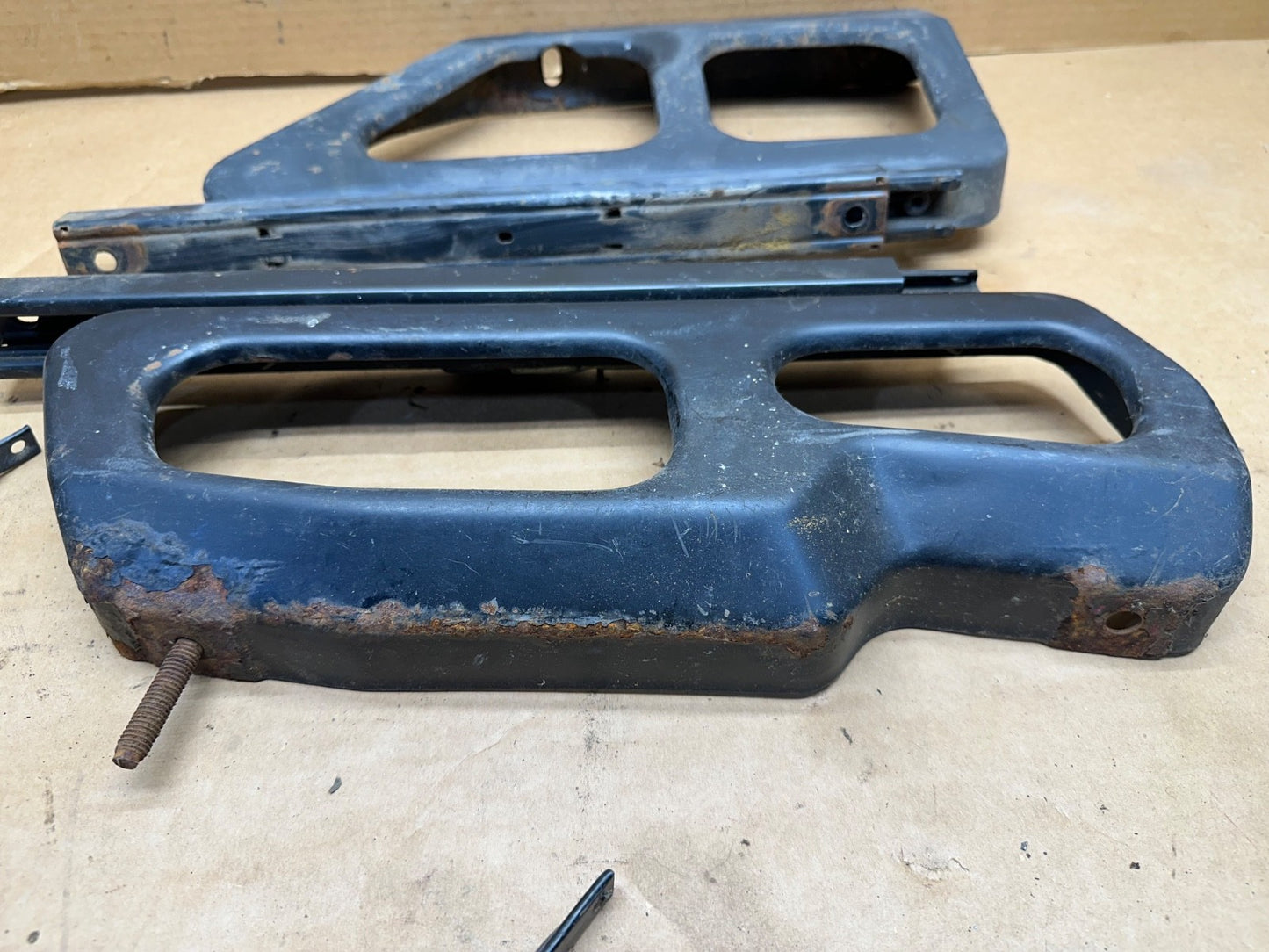 91-95 Driver Side Left Jeep Wrangler YJ Front SEAT MOUNT BRACKET Slider Mounting