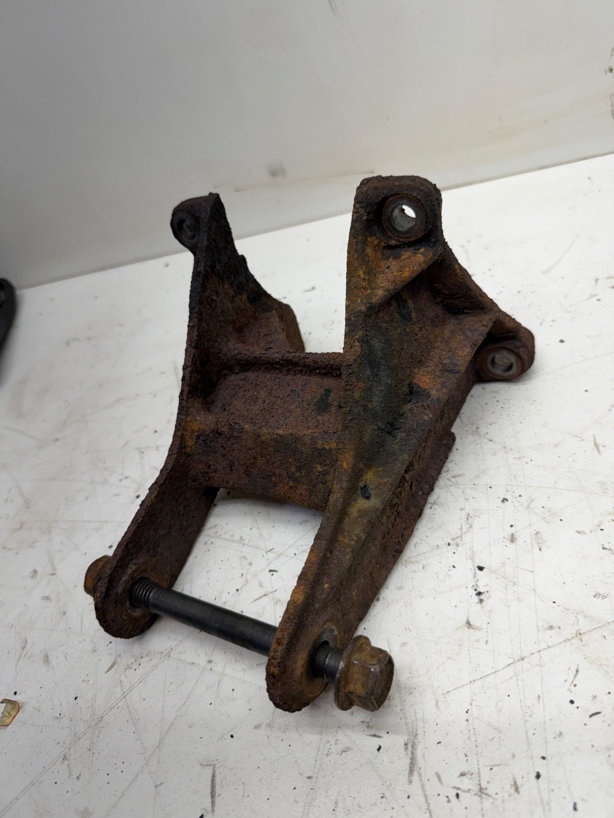 87-95 Jeep Wrangler YJ 2.5 4 Cyl Driver Side Motor Mount Bracket Left Engine OEM