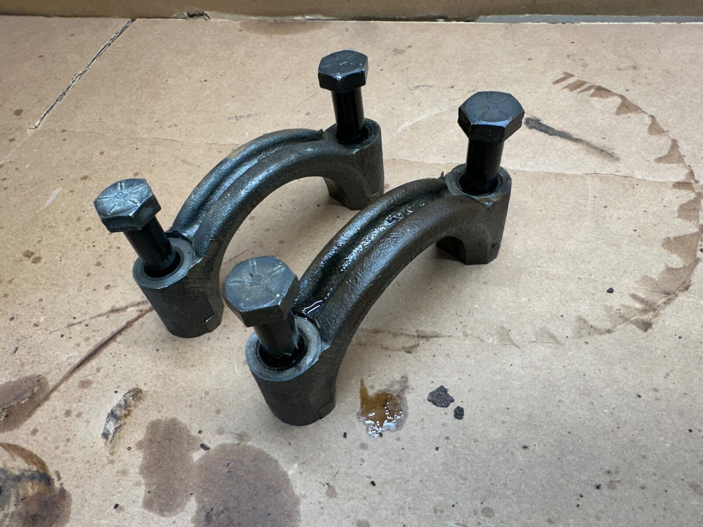 AMC MODEL 20 DIFFERENTIAL CARRIER BEARING RETAINER CAPS PAIR WITH BOLT Diff CJ