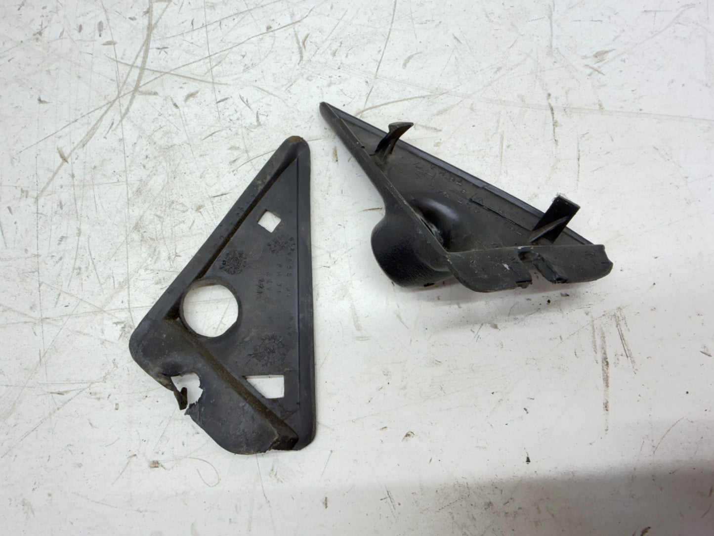 84-96 Jeep Cherokee XJ Comanche MJ Right Mirror Bezel Triangle Manual Adjust RH