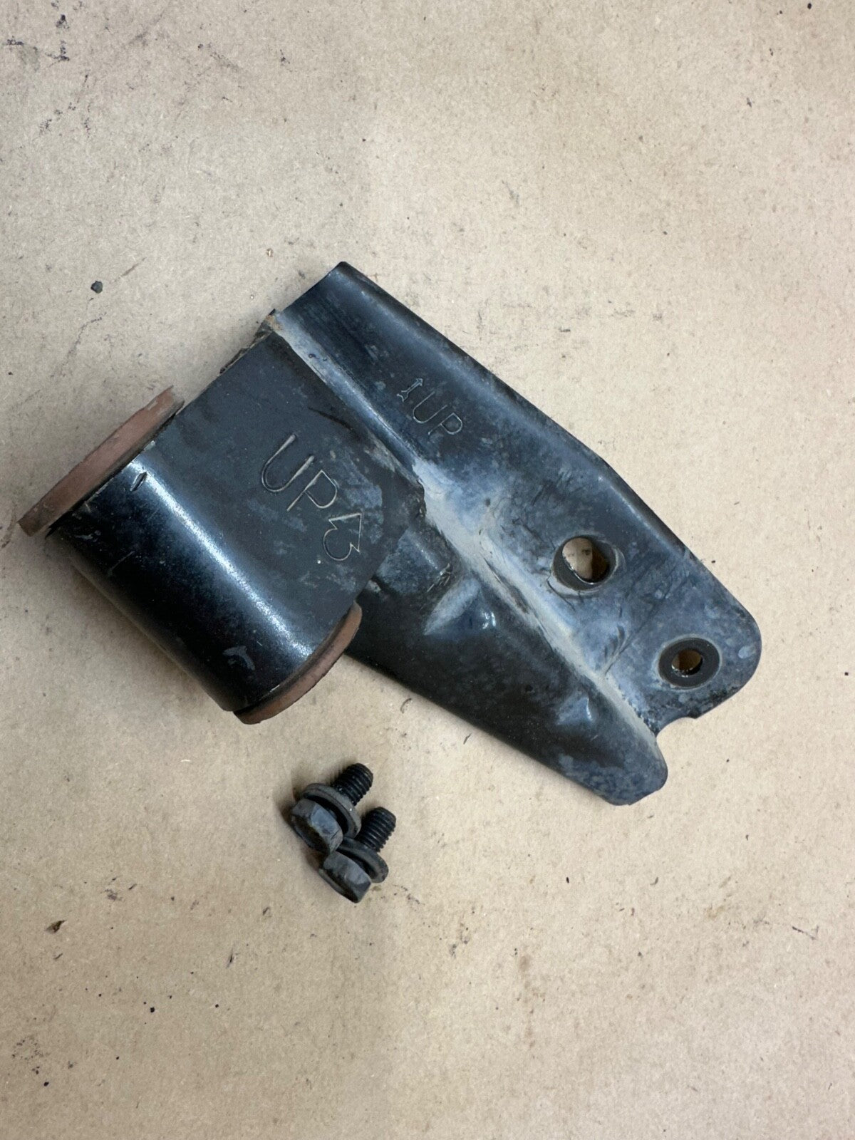 02-04 Jeep Liberty KJ 3.7L NV3550 5 Speed V6 Exhaust Mount Hanger Manual Trans
