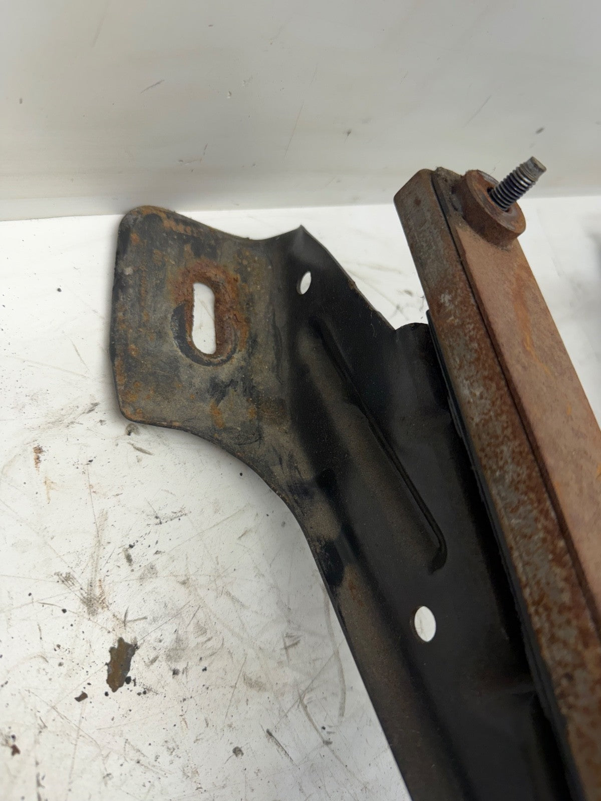 96-01 Jeep Cherokee XJ Front Passenger Seat Track Slider Riser Bracket Right