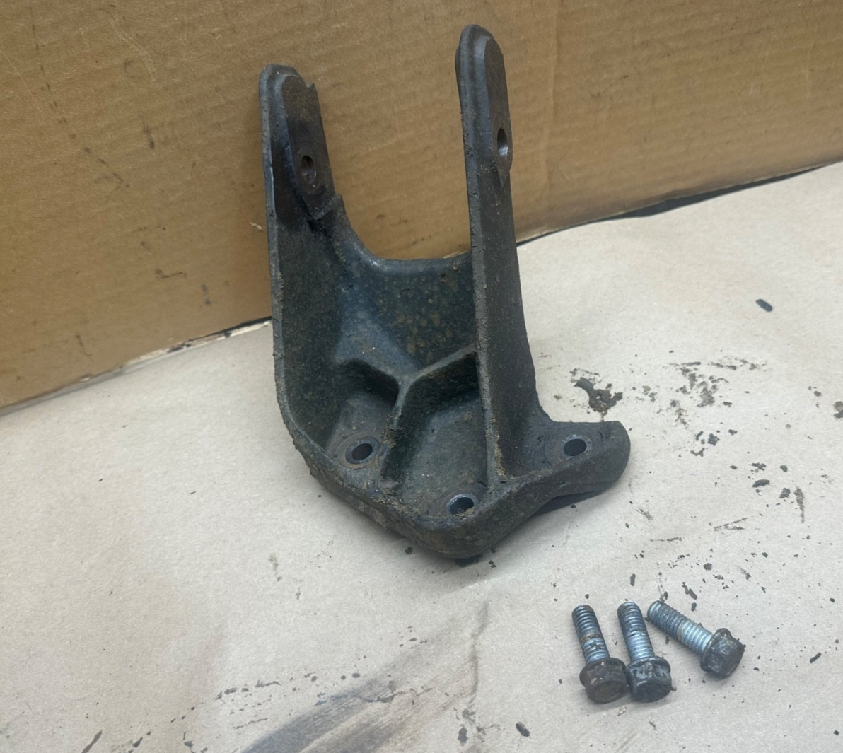 87-98 Jeep Wrangler YJ TJ Engine Mount Bracket Driver Side Cherokee XJ Left 4.0L