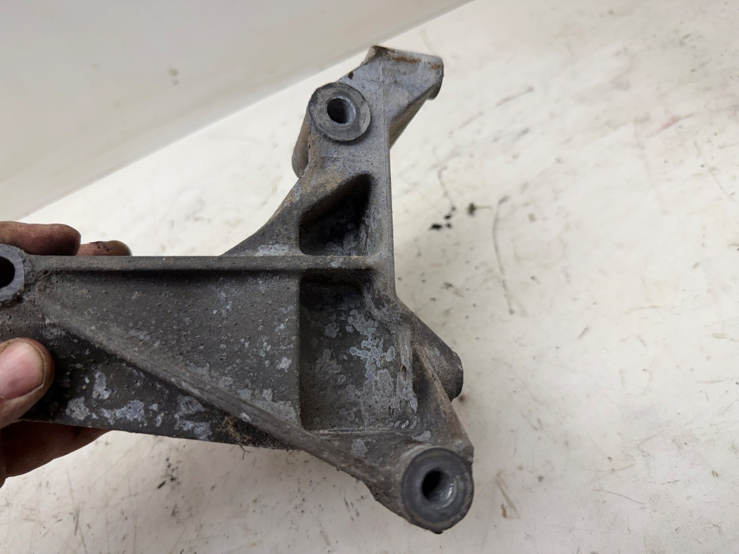 91-95 Jeep Wrangler YJ Upper Alternator AC Compressor Mount Bracket 2.5L 4.0