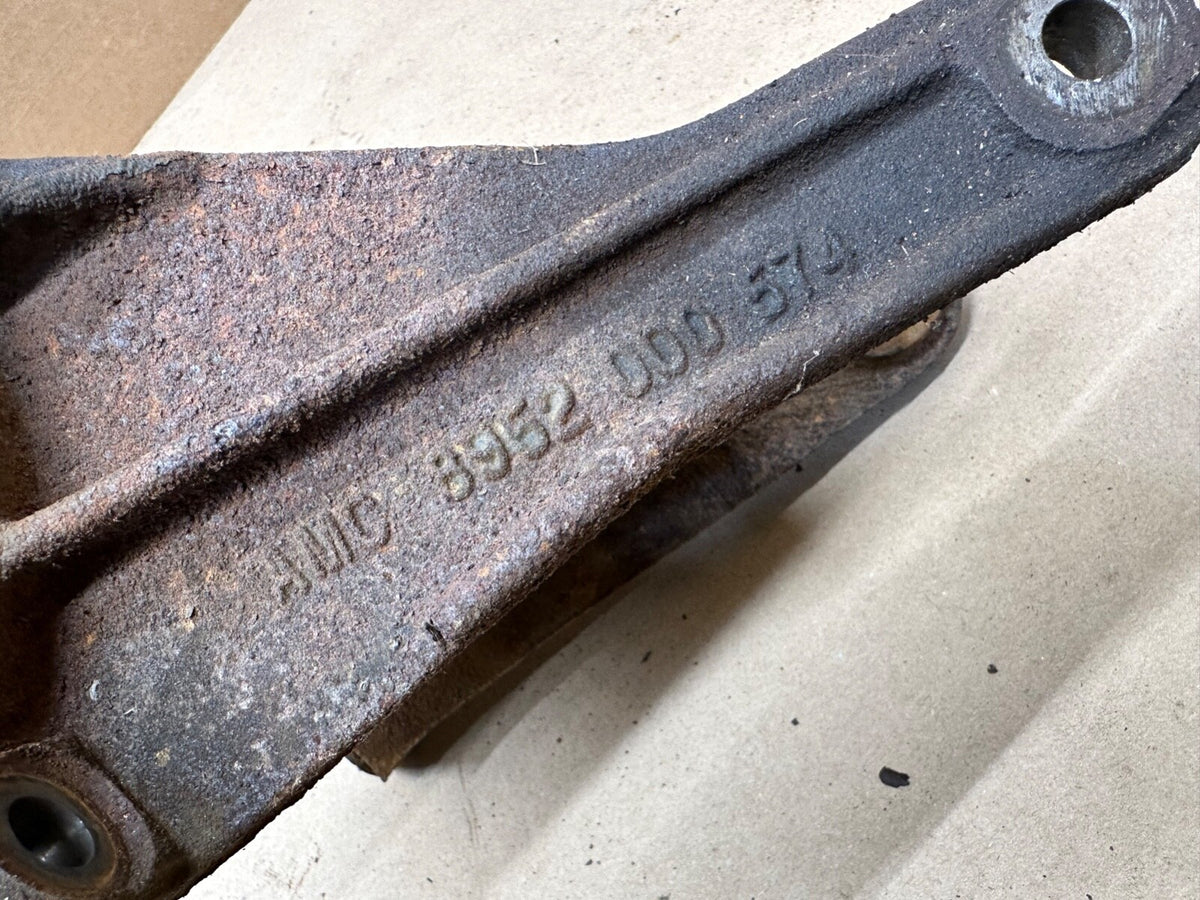 87-95 Jeep Wrangler YJ 2.5 4 Cyl Driver Side Motor Mount Bracket Left Engine OEM
