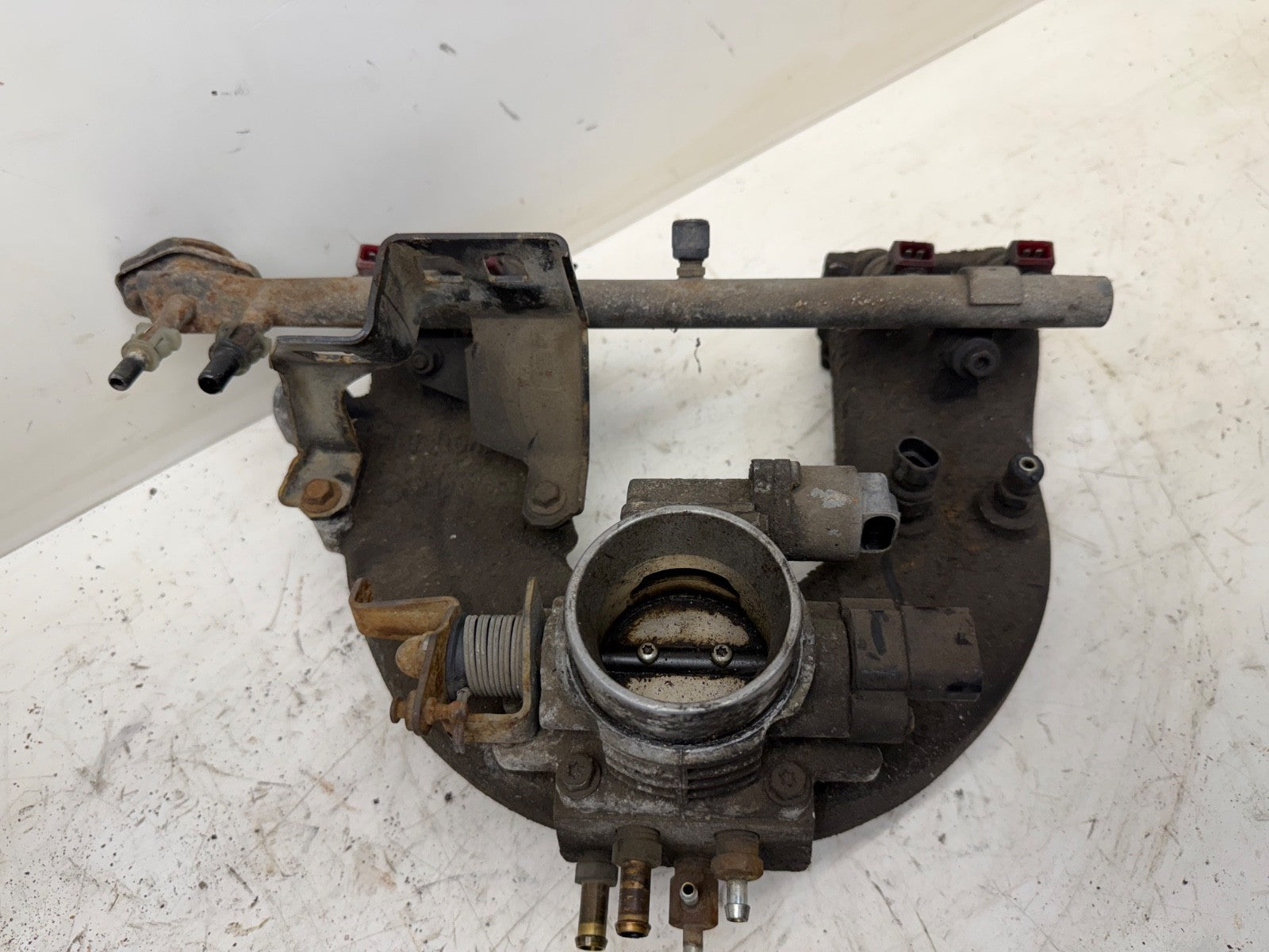 91-95 Jeep Wrangler YJ 2.5 L 4 Cyl Intake Manifold Fuel Rail Throttle Body OEM