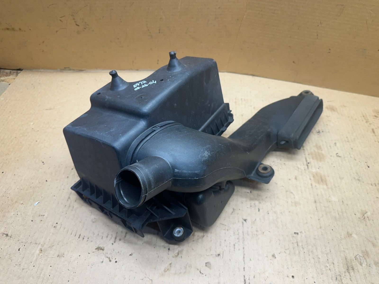 2007-2009 LINCOLN MKZ 3.5L AIR CLEANER BOX OEM VP7H6U-9A612-AD Lower Half Filter