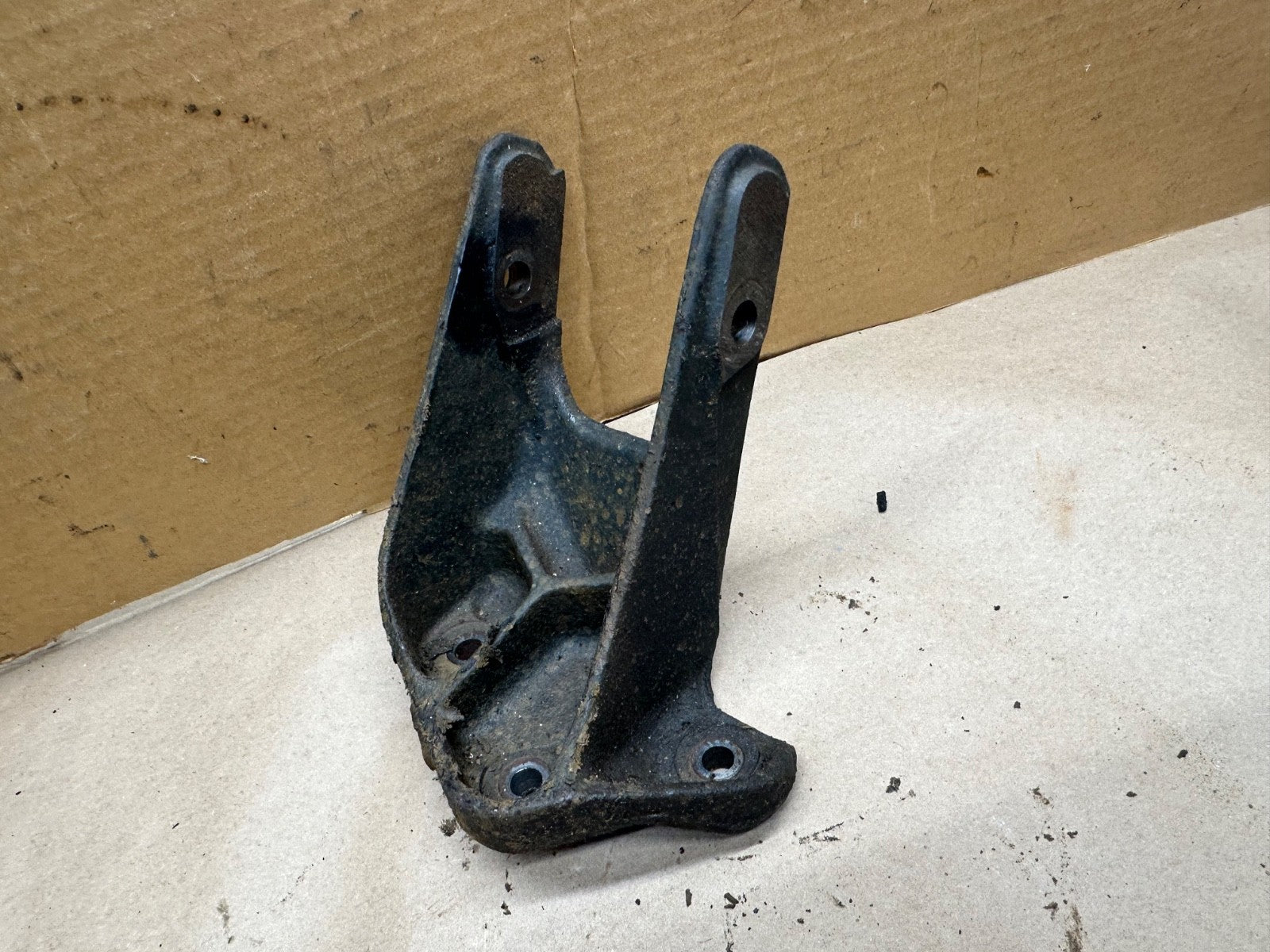 87-98 Jeep Wrangler YJ TJ Engine Mount Bracket Driver Side Cherokee XJ Left 4.0L