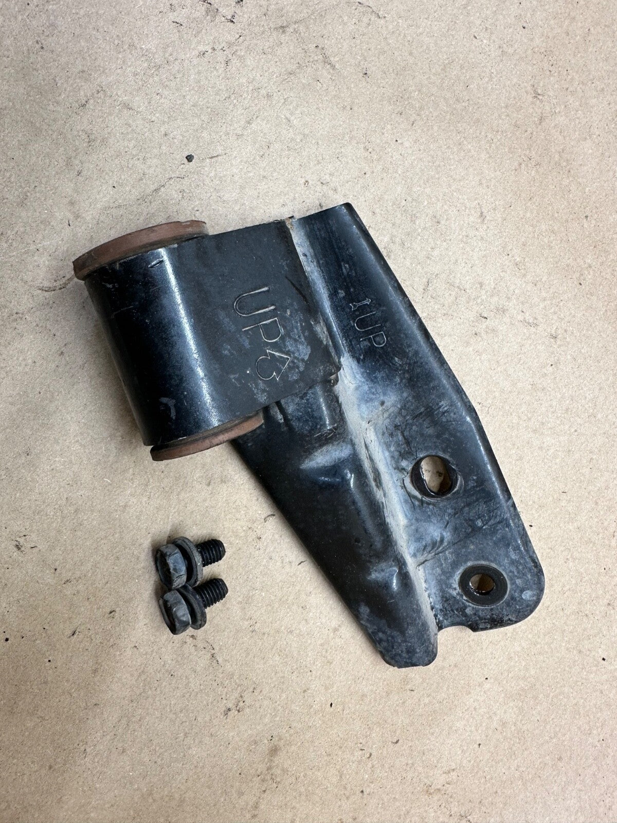 02-04 Jeep Liberty KJ 3.7L NV3550 5 Speed V6 Exhaust Mount Hanger Manual Trans