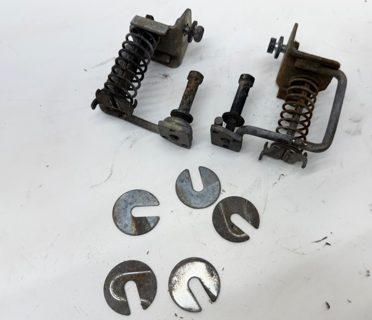 Jeep Cherokee XJ 87-01 Hood Latch Spring Catch Comanche MJ Pop Shim Left Right