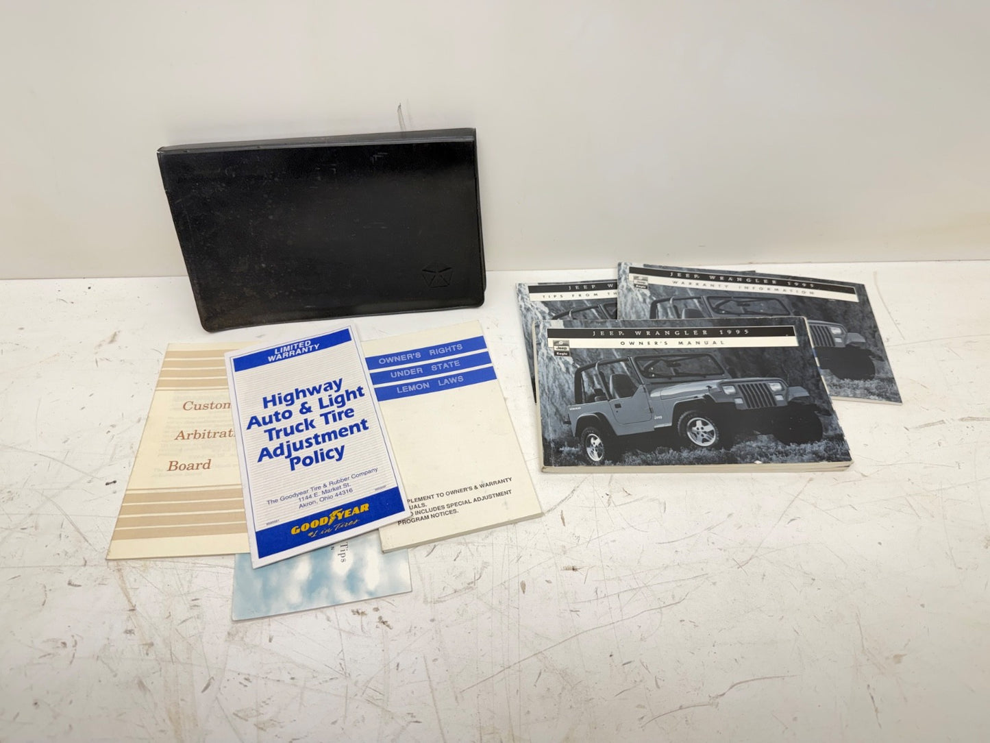 95 Jeep Wrangler YJ 1995 OWNER'S MANUAL Paperwork Warranty Owner Manual Factory