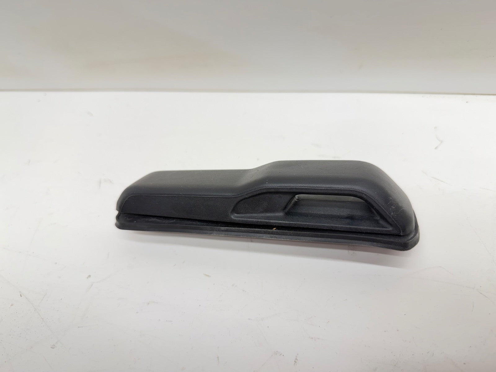 18-20 JEEP WRANGLER JL GLADIATOR WINDSHIELD HOLD DOWN BRACKET MOPAR Bumper OEM