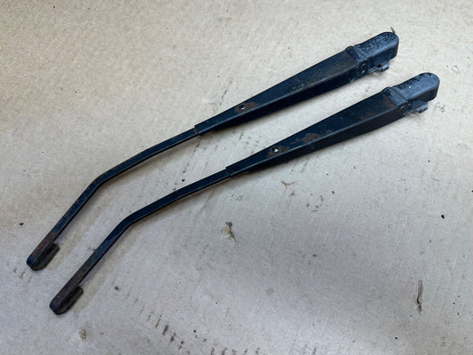 55155658 Pair Left & Right Windshield Wiper Arms NICE 97-06 Jeep TJ Wrangler OEM