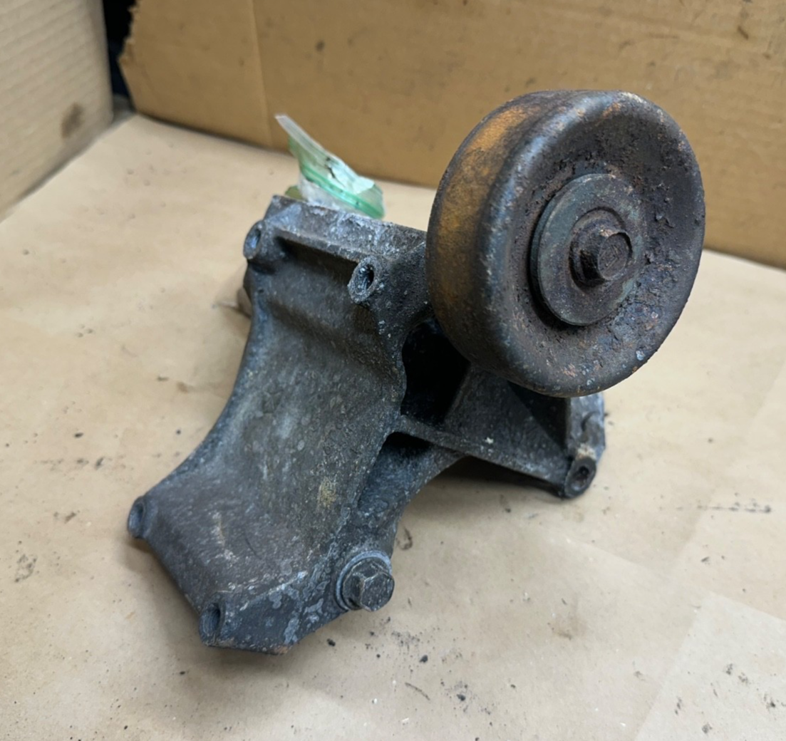 Jeep Wrangler YJ 91-95 2.5 4.0 Engine Alternator AC A/C Bracket Pulley 53007602