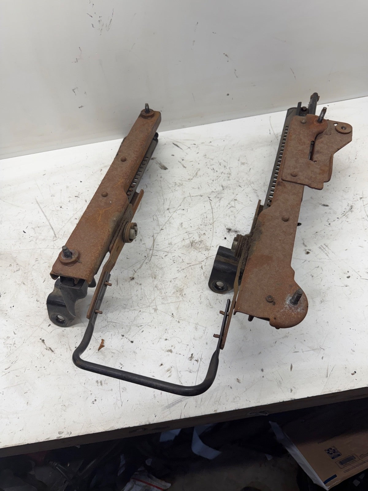 96-01 Jeep Cherokee XJ Front Passenger Seat Track Slider Riser Bracket Right