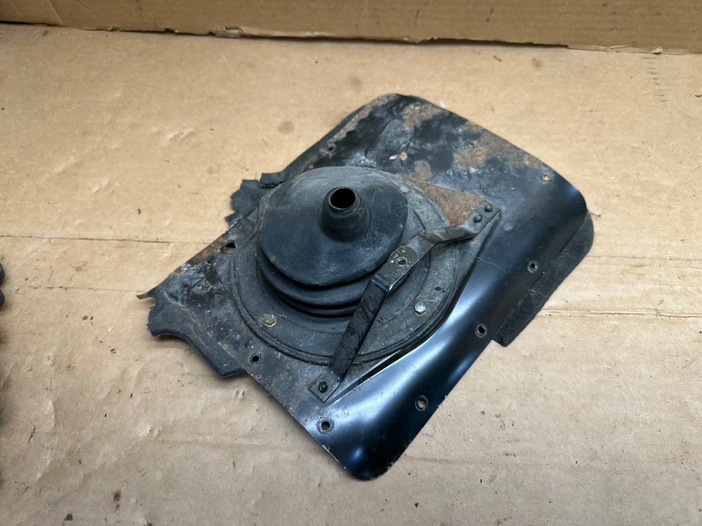 97-02 Jeep Wrangler TJ 5 Speed Manual Transmission Floor Plate Tunnel Cover OEM