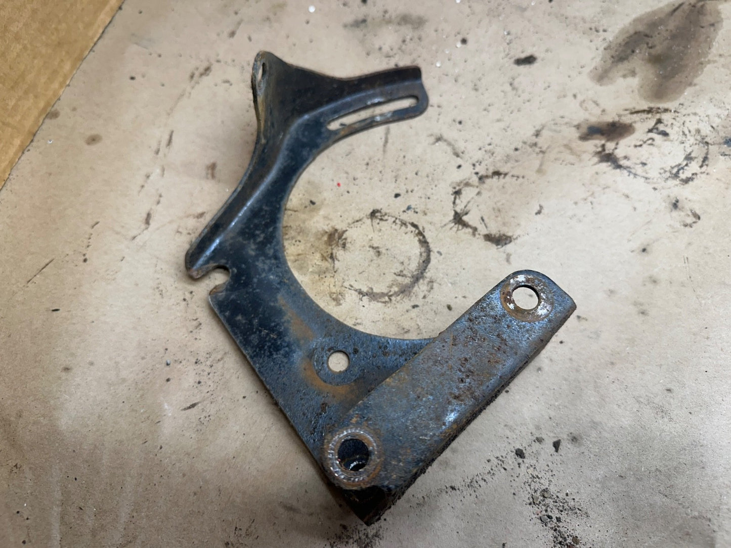 Jeep Wrangler YJ CJ 76-90 OEM 4.2L 2.5 Alternator Engine Mounting Bracket Mount
