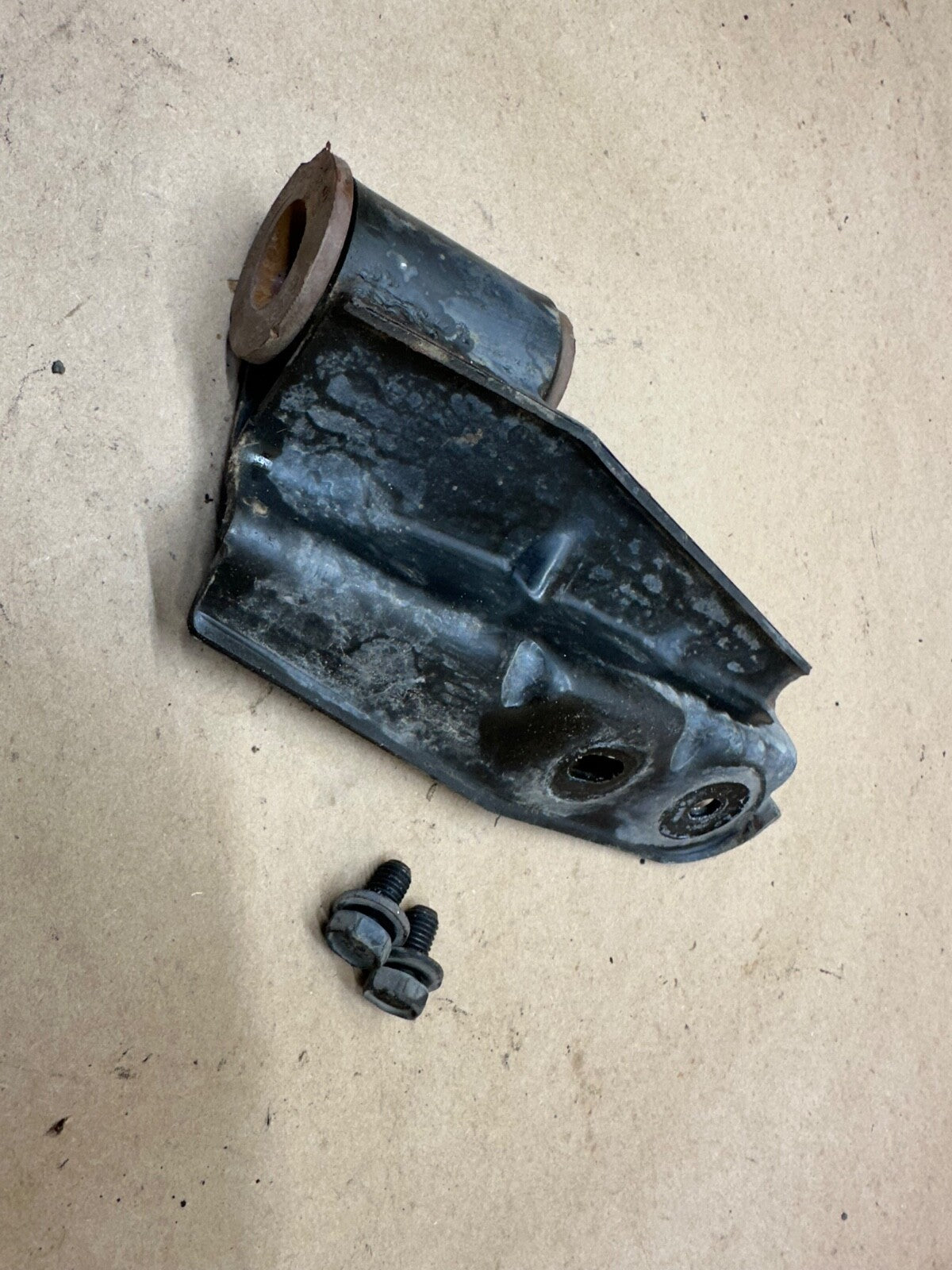 02-04 Jeep Liberty KJ 3.7L NV3550 5 Speed V6 Exhaust Mount Hanger Manual Trans