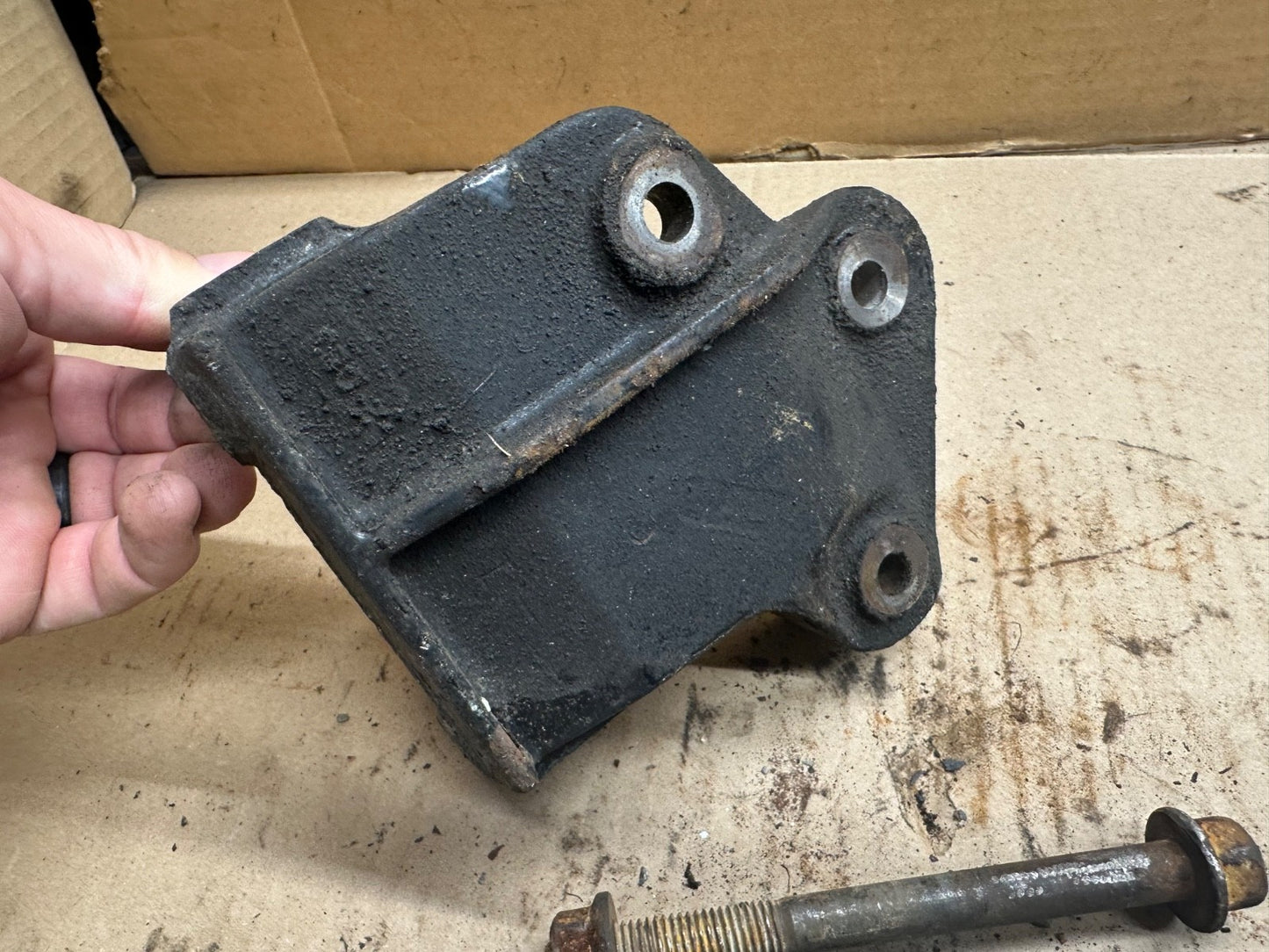 Jeep Wrangler Tj 97-99 4.0 6 Cyl Engine Motor Mount OEM Right Side 52020270