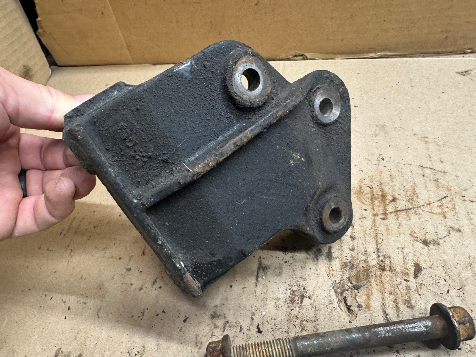 Jeep Wrangler Tj 97-99 4.0 6 Cyl Engine Motor Mount OEM Right Side 52020270