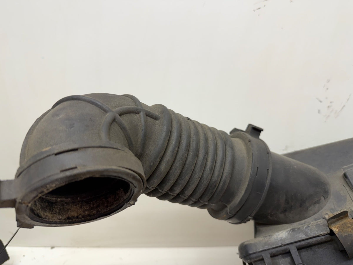 97-01 Jeep XJ Cherokee 4.0L 6cyl Engine Air Cleaner Filter Box Hose Assembly OEM