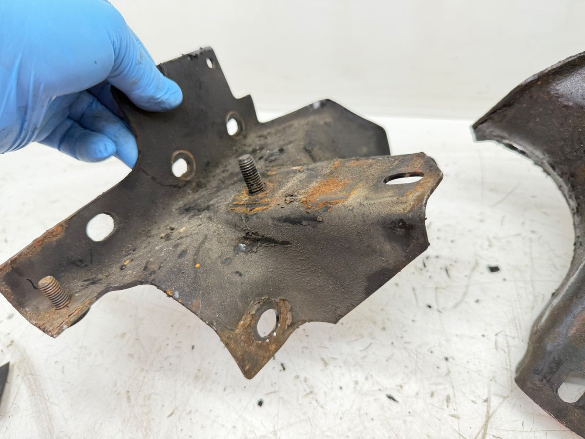 Jeep Cherokee XJ 97-01 4.0L 6 Cylinder Frame Side Engine Motor Mount Bracket OEM
