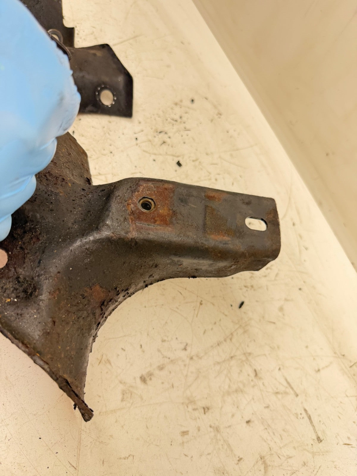 Jeep Cherokee XJ 97-01 4.0L 6 Cylinder Frame Side Engine Motor Mount Bracket OEM