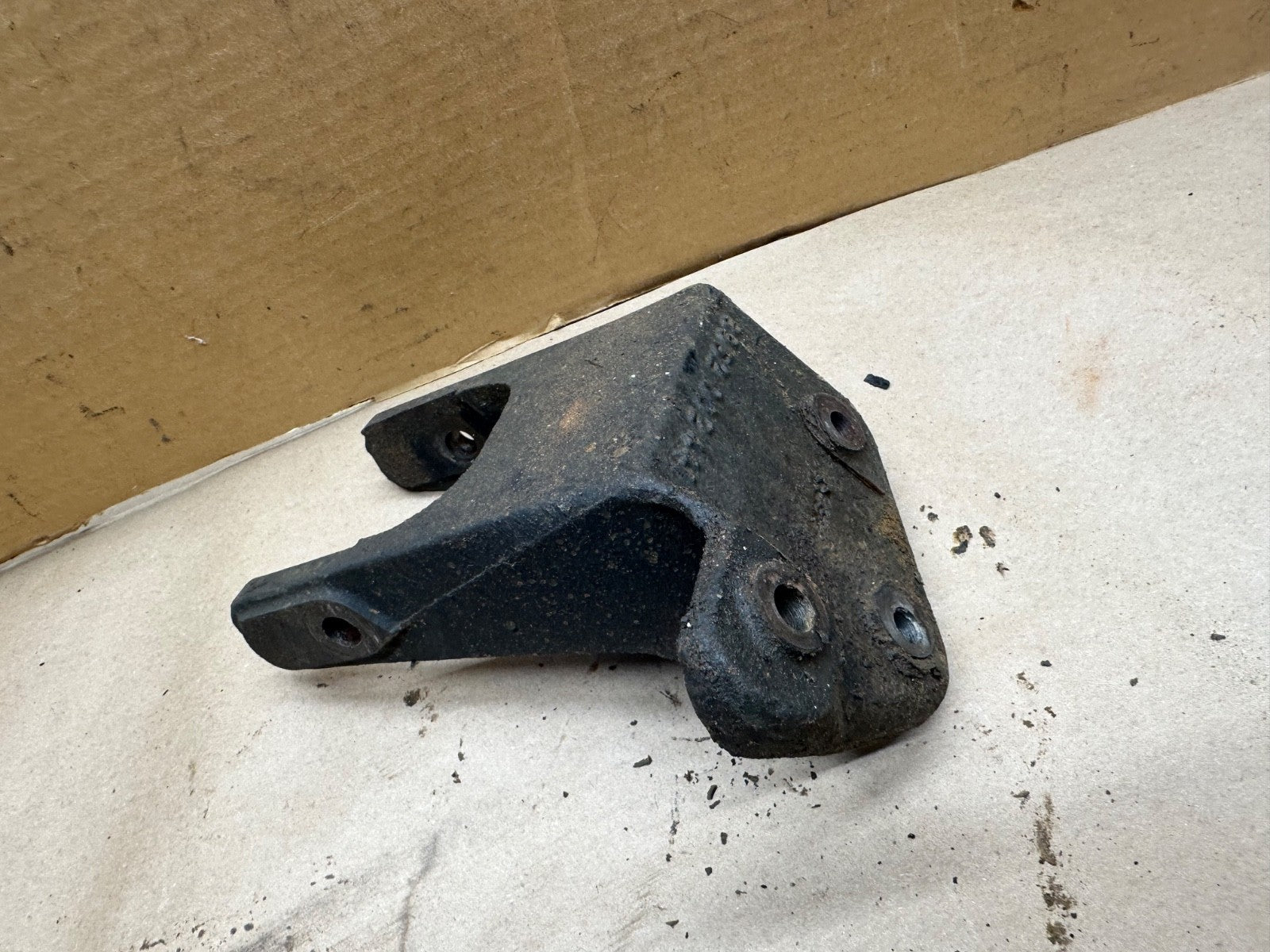 87-98 Jeep Wrangler YJ TJ Engine Mount Bracket Driver Side Cherokee XJ Left 4.0L