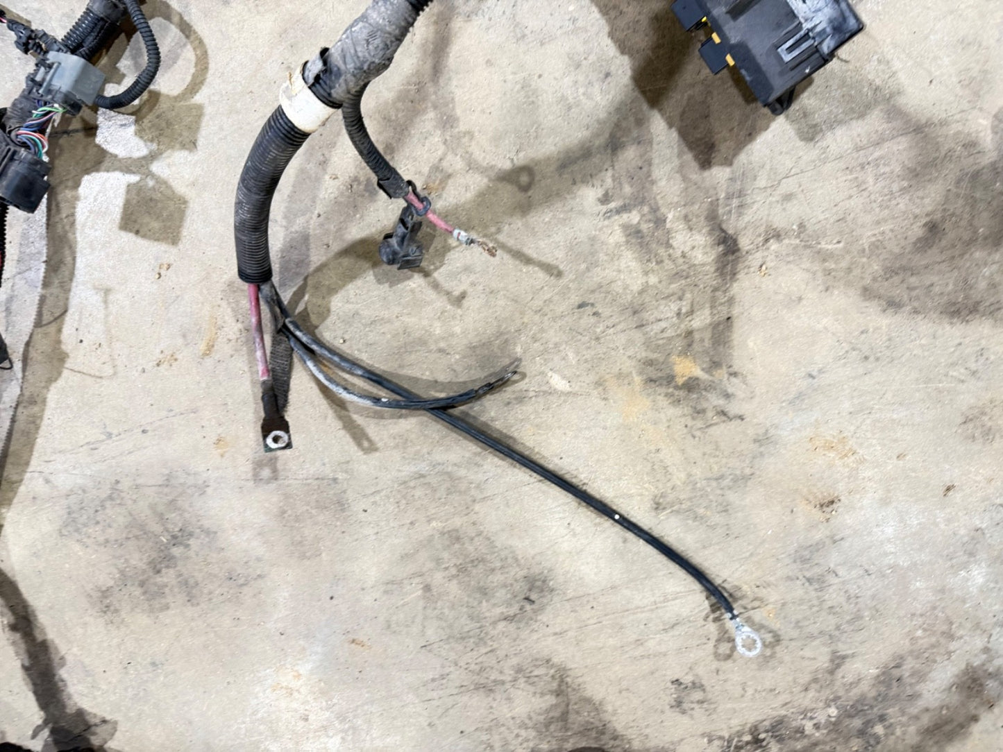 01 Jeep TJ Wrangler 4.0 2.5 L Engine Under Hood Fusebox Wire Harness 56010350AK